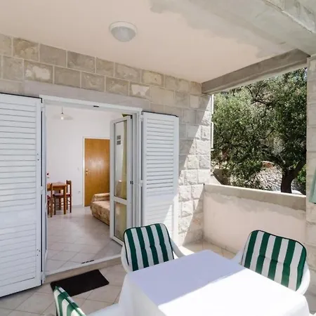 House Rasica - One Bedroom With Terrace And Sea View דירה